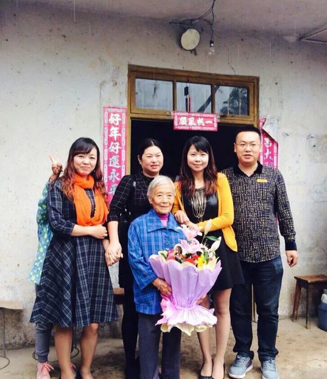 关爱烈士母亲九九重阳